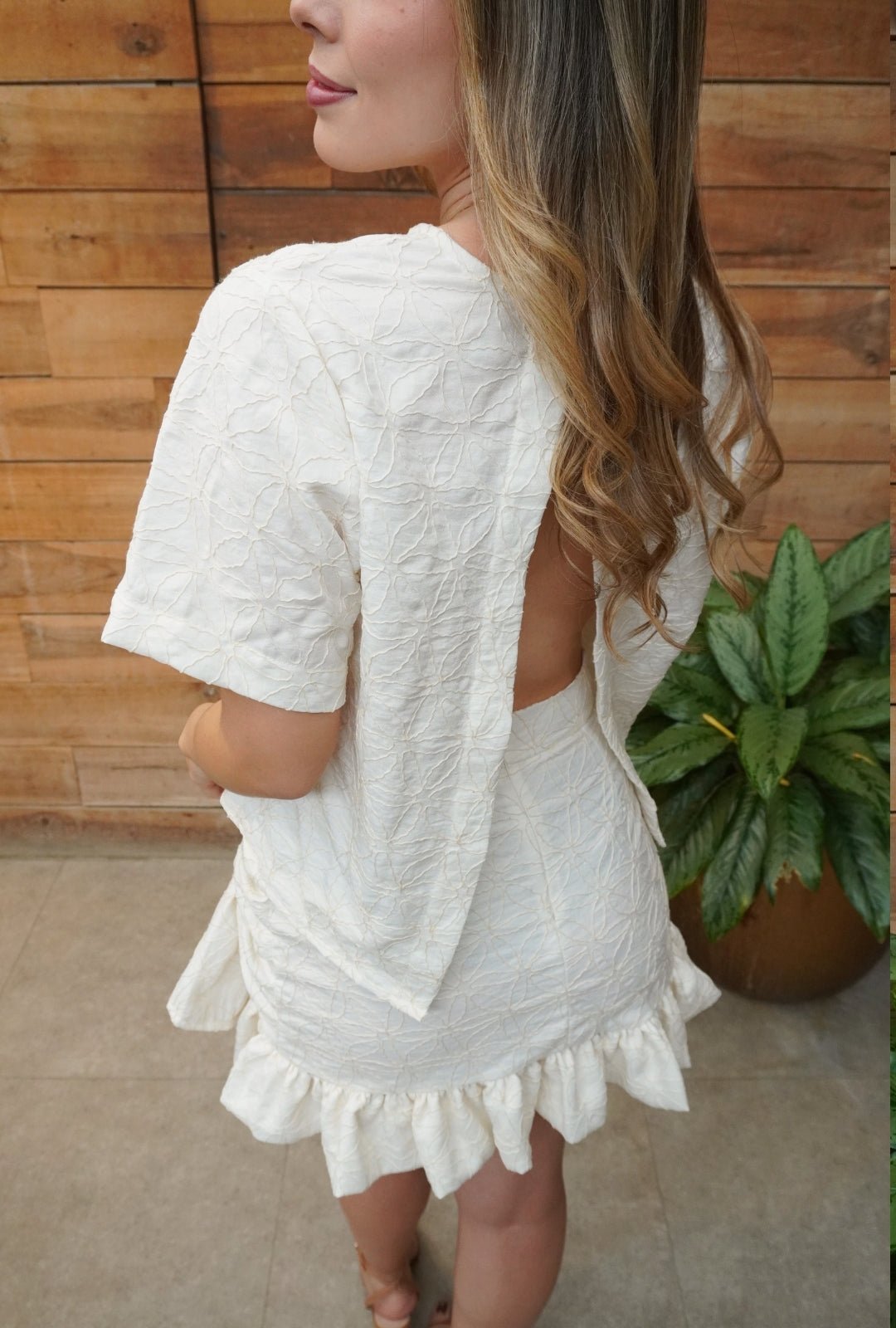 Blusa contraste bordada