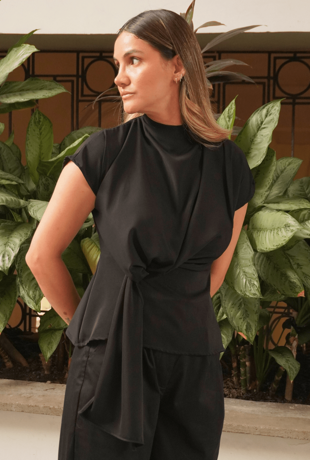 Blusa alborada negra