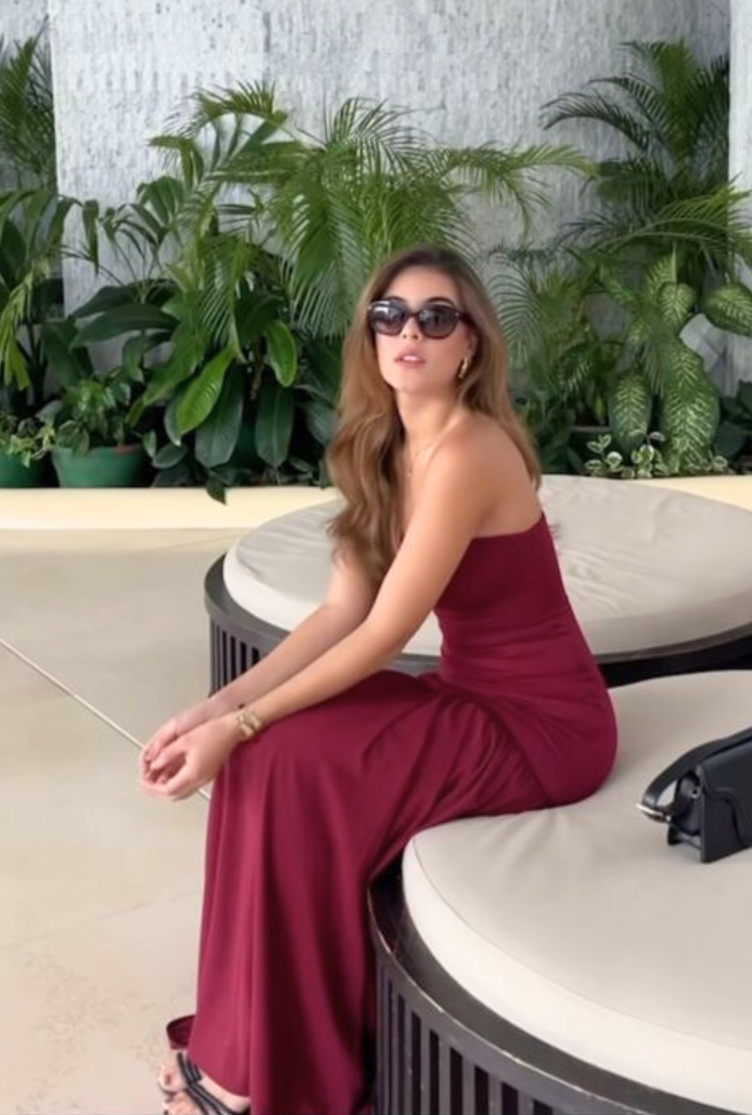 Vestido tulipán  vinotinto